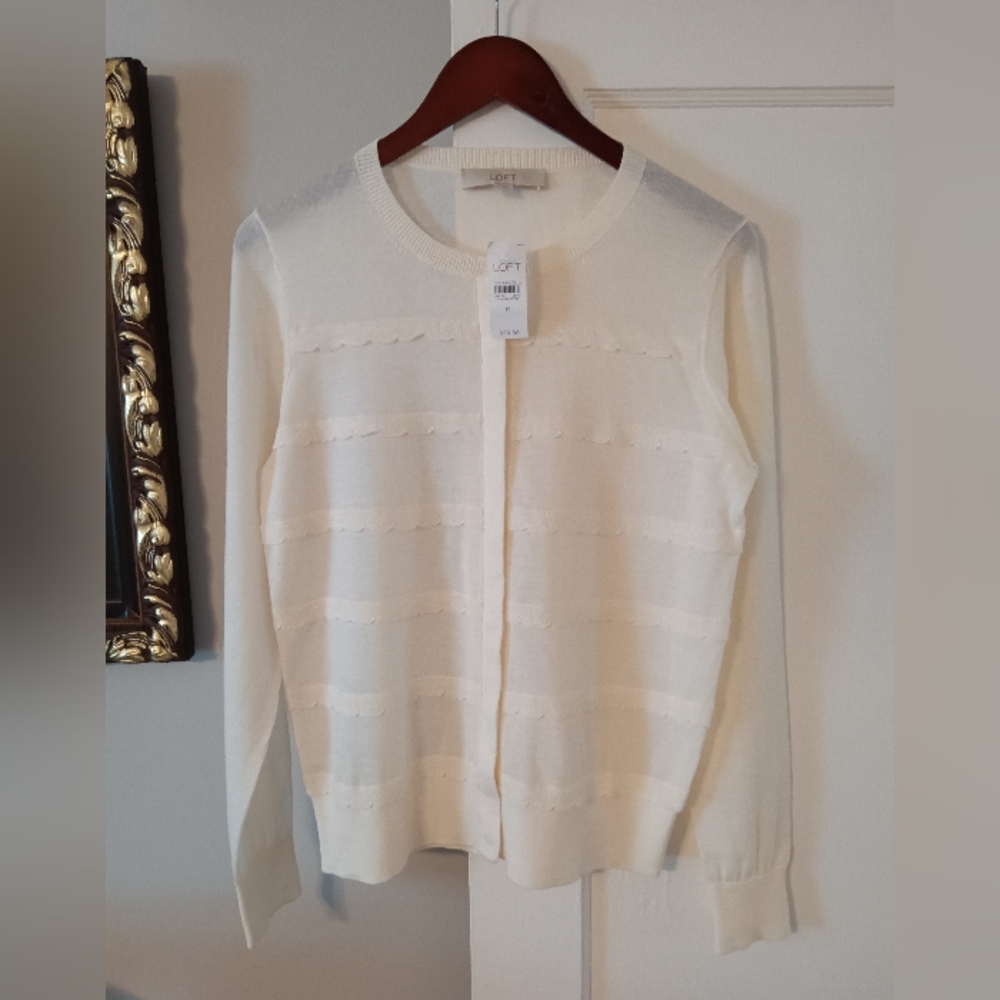LOFT CREAM SWEATER, SIZE MEDIUM